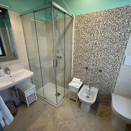 Spacious In With Shared Pool Poppi