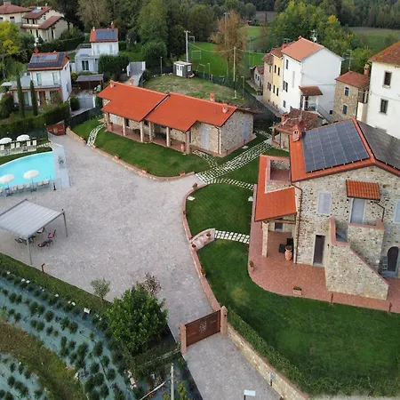 Vakantiehuis Spacious In With Shared Pool