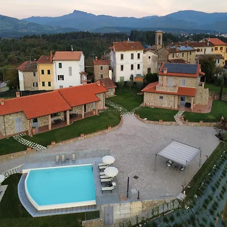 Vakantiehuis Spacious In With Shared Pool