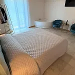 Spacious In With Shared Pool * Poppi