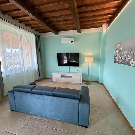Casa vacanze Spacious In With Shared Pool