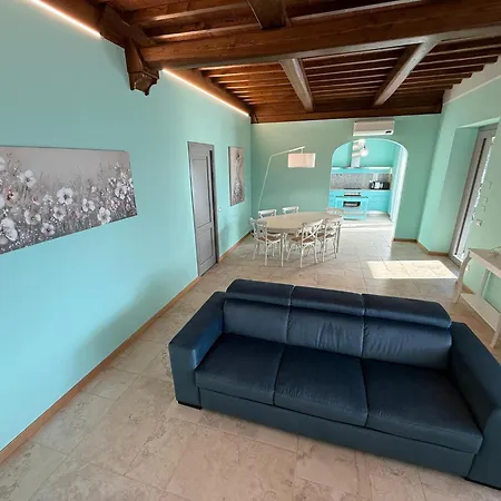 Spacious In With Shared Pool Casa vacanze Poppi
