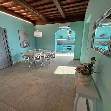 Spacious In With Shared Pool * Poppi