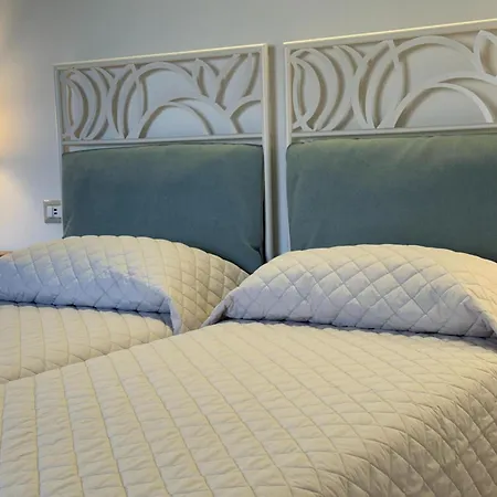 Spacious In With Shared Pool *