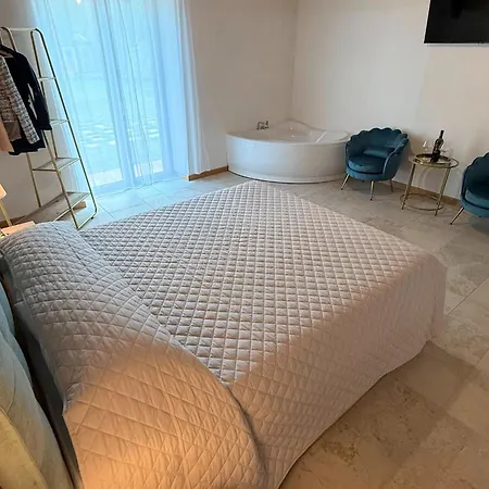 Spacious In With Shared Pool * Поппи