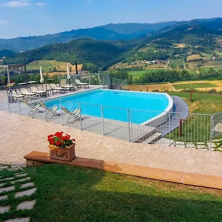 Spacious In With Shared Pool Poppi