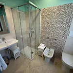 Spacious In With Shared Pool 포피
